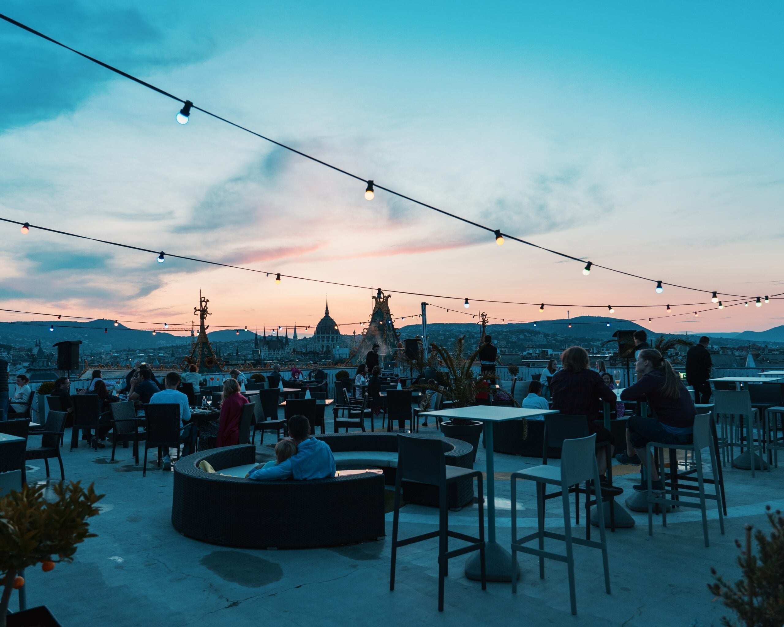 Buyers’ Guide to Finding the Best Outdoor Fireplace For Your Restaurant