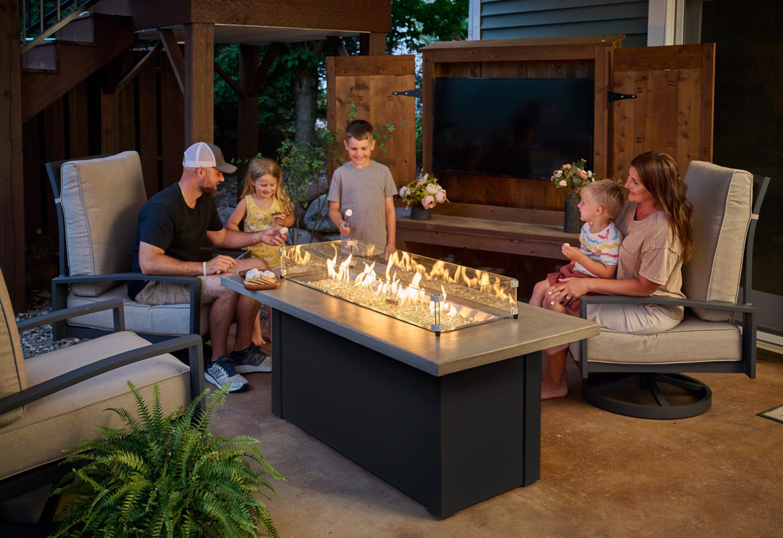 Design the Perfect Outdoor Living Room For Fall