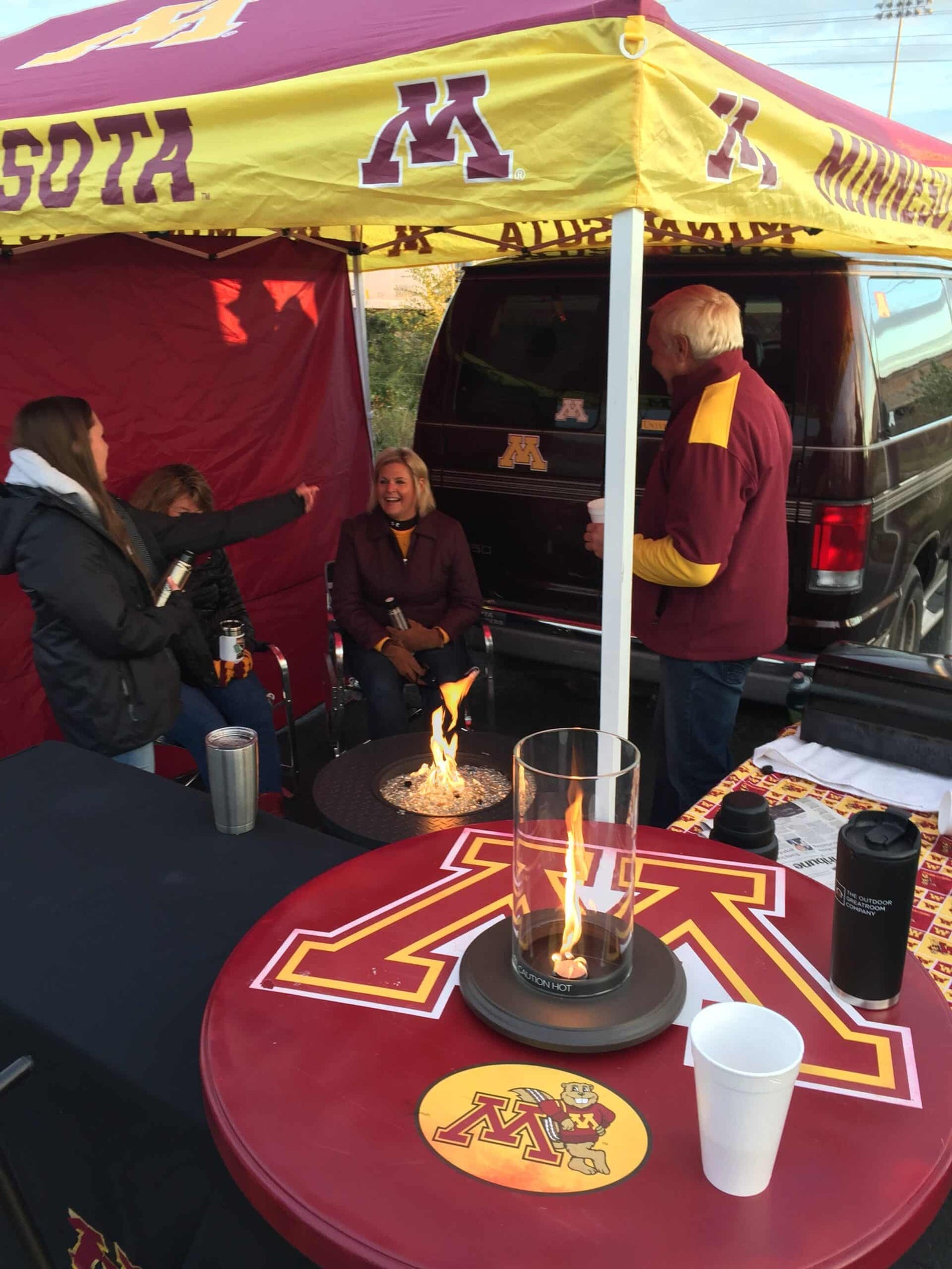 How to Throw the Best Tailgate Party
