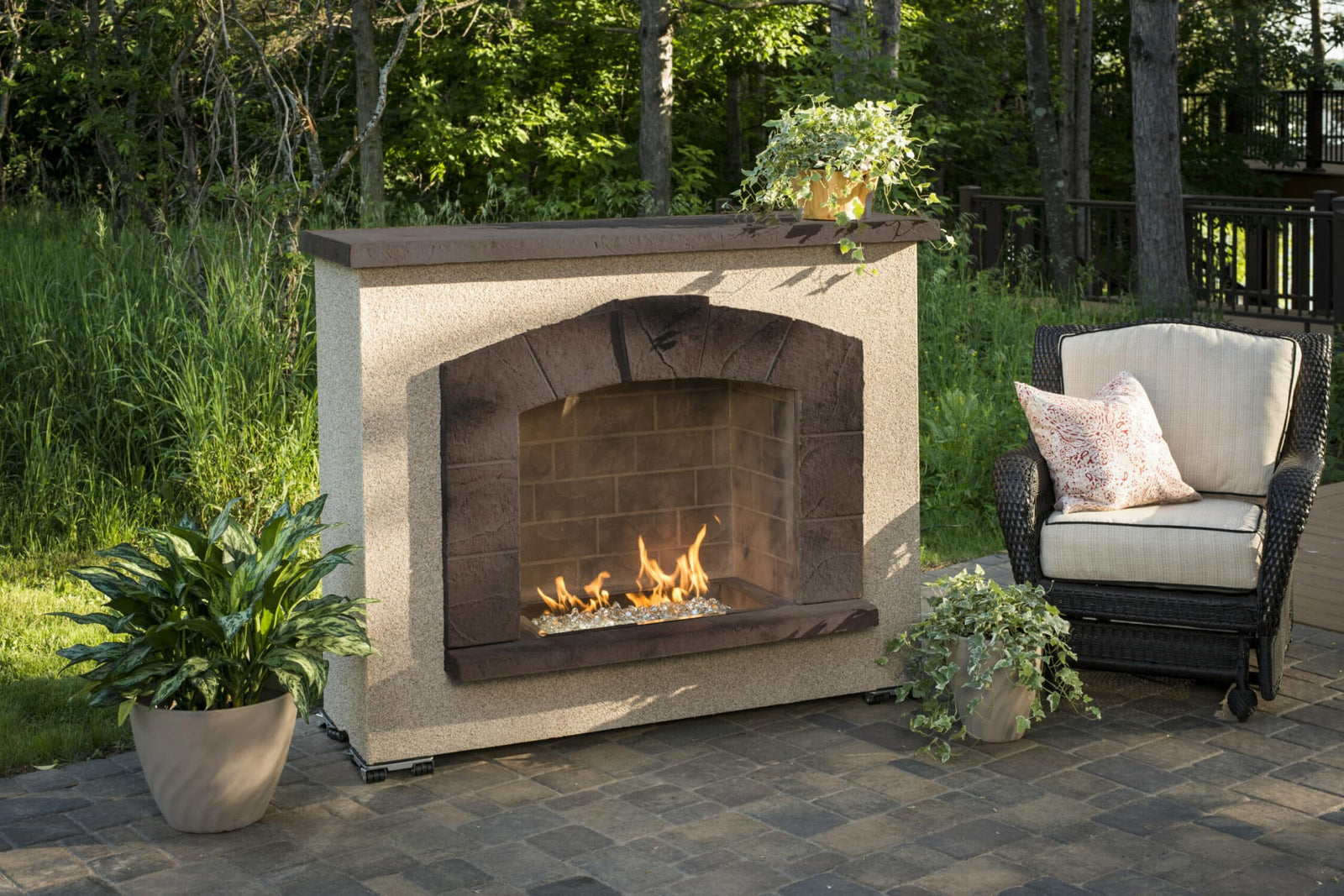 Gas Fireplaces: The Focal Point of Your Outdoor Living Room